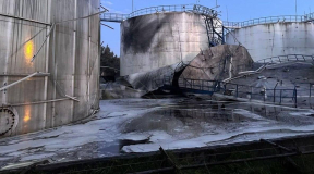 Война, 27 апреля. Россиянину с повесткой отказали в выезде через Беларусь. Удар по предприятиям Черниговщины. Разлив нефтепродуктов в море после атаки на Черноморск