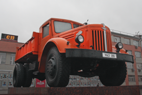 На сколько меньше МАЗ продал в Россию грузовиков в апреле, чем годом ранее