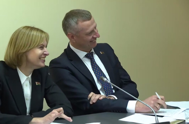 «Нет, он не сошел с ума». Чем объясняются чудные идеи главы Администрации правителя