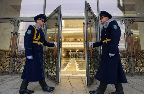 Класковский: В окружении «больших хищников» Лукашенко сегодня чувствует себя «зайчишкой»