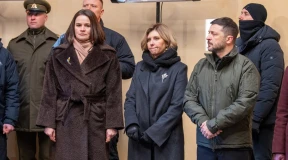 Фотофакт. Два флажка в руках сына Северинца и реакция на них Зеленского