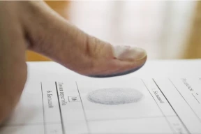 Мужчин в Беларуси продолжают вызывать сдавать отпечатки пальцев