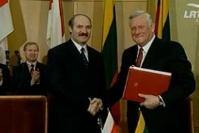 Из области фантастики: как Лукашенко под БЧБ-флагом обещал в Вильнюсе дружбу литовцам