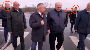 Фотофакт. Посчитайте, сколько охранников было рядом с Лукашенко во время визита на Гомельщину