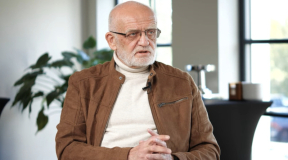 Уладзімір Мацкевіч: «Кайданы апранулі на рукі і ногі. І на ланцужку суправаджальны вёў па бальнічных калідорах паліклінікі, а людзі глядзелі»