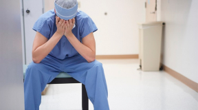 Кнырович: «На стройке люди не согласны работать 55 часов, и на заводе не согласны. И только в медицине у нас это считается нормой»