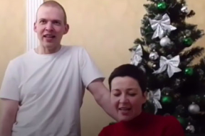 Відэафакт. Максім Знак і Марыя Калеснікава спяваюць «Тры чарапахі»