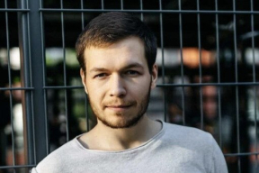 Конвейер репрессий. По возвращении из Грузии задержали фотографа Александра Шишко. За что польскому католическому священнику могли запретить служить в Беларуси