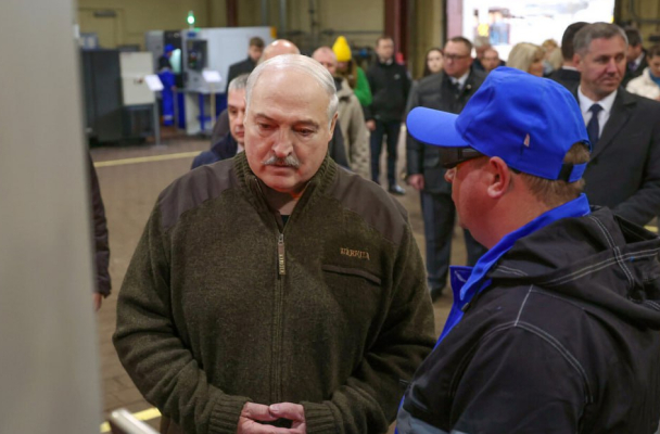 Как Лукашенко оправдывался за государственное празднование 7 ноября