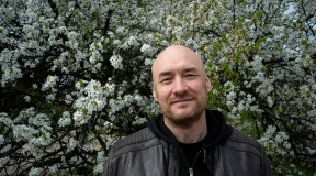 Валянцін Стэфановіч: «Моўчкі сядзі і працуй, а паднімеш галаву – адарвём. Сумна, што ў XXI стагоддзі мы вымушаныя змагацца за такую простую рэч, як дэмакратыя»