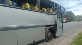 Война, 17 июня. В Брянской области дрон атаковал автобус детской команды из Гомельской области — погибла жена тренера, есть раненые. Комментарий Генштаба ВСУ