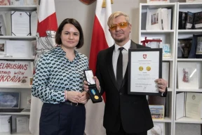 Фотафакт. Ціханоўская ўзнагародзіла медалём Скарыны Лявона Вольскага